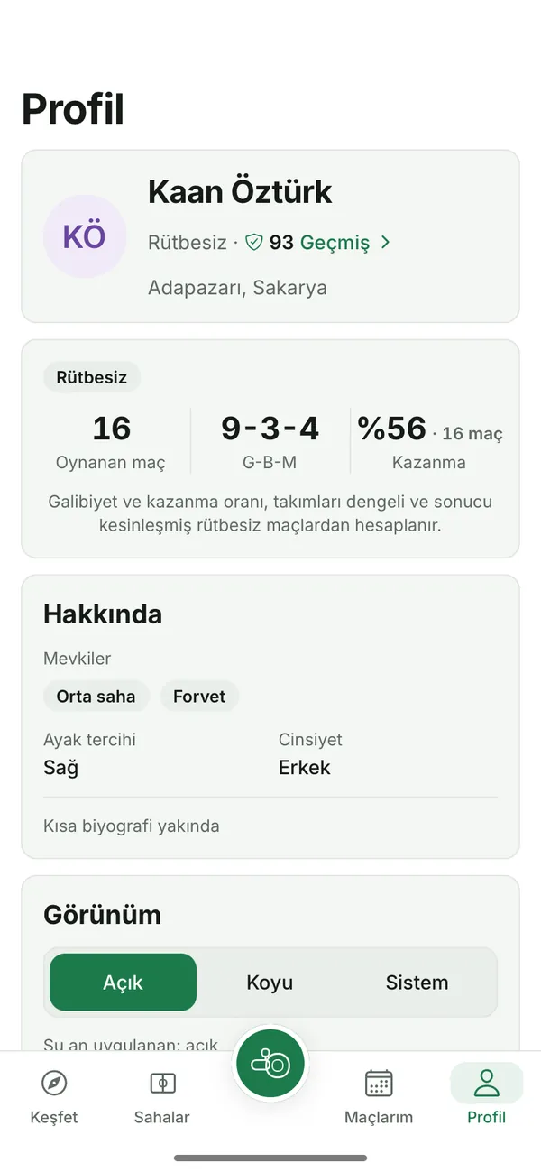 Profil ekranı: ad, şehir, 93 güvenilirlik puanı, rütbesiz maç istatistikleri, mevkiler ve ayak tercihi.