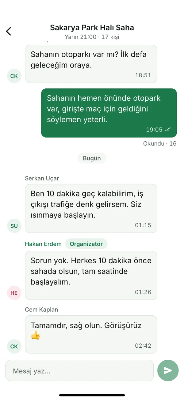 Maç sohbeti ekranı: oyuncuların otopark ve maç saati hakkındaki mesajları.